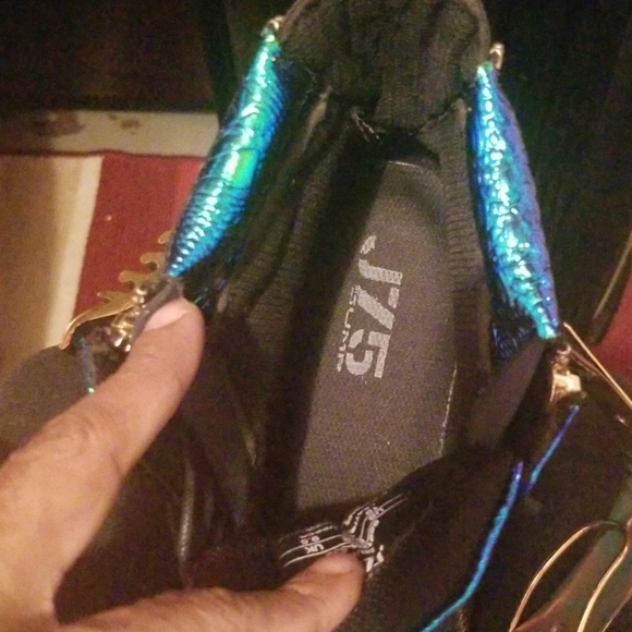 Shoes - Picture 4 of 4